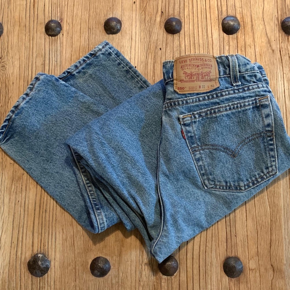 VINTAGE LEVIS Jeans 550 Relaxed Fit Medium Wash Red Tab
